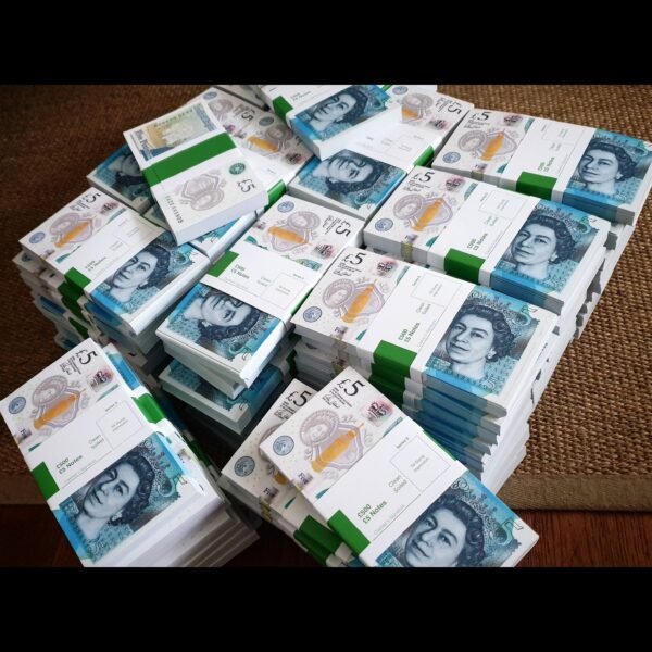 £500 PROP MONEY STACK / £5 NOTES / 2016 - PRESENT EDITION - Image 2